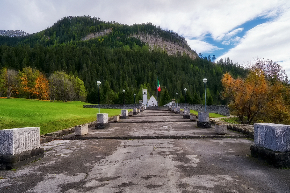 _DSC5181minD.jpg - Pazdziernik 2020_Dolomity , Włochy, cmentarz wojenny z I WS miejscowosc Pian Di Sales