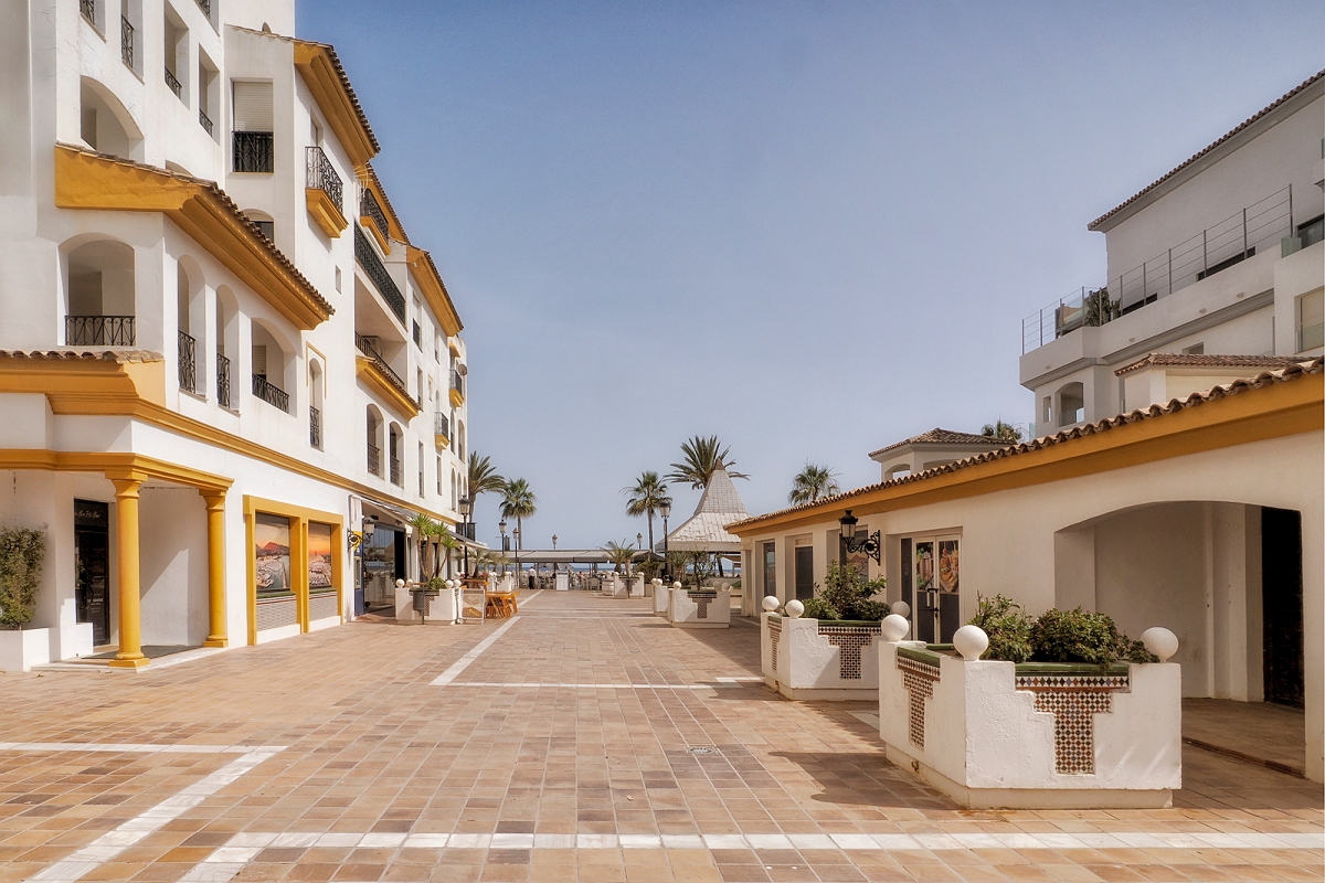 _6060278MinD.jpg - Puerto Banus