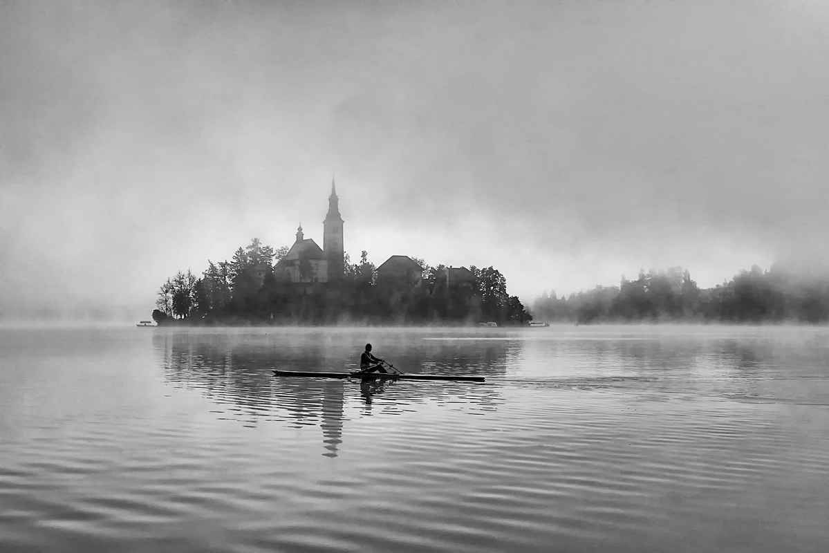 Kayaker.jpg - Wioslarz II - jezioro Bled, Słowenia