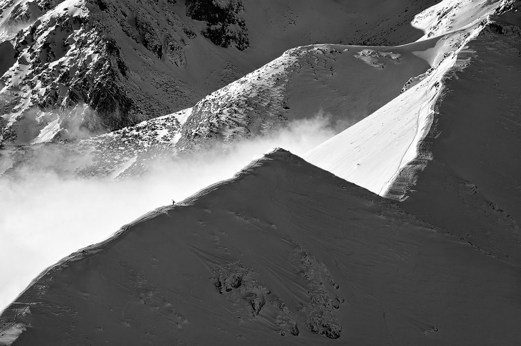 DSC_8058BWorgA1.jpg - * Na grani * Tatry , Kasprowy Wierch, fotografia zostala zdjeciem dnia National Geographic Polska  28 01 2011 - http://www.national-geographic.pl/foto/fotografia/fotografia-b35dc7a4dc/  oraz 09 02 2011 zdjeciem dnia magazynu Digital Cameras & Digital Photography  http://www.photoradar.com/