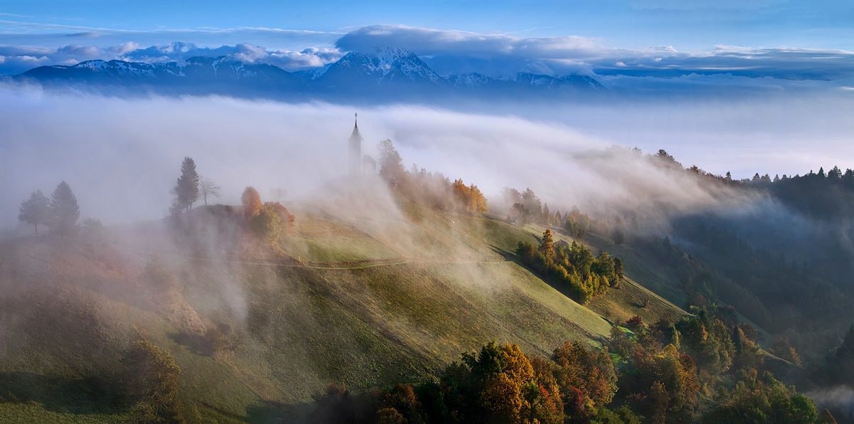 DSC_4236PanoramaMinD.jpg - " W porannych mglach" - Jamnik, Slowenia 13 07 2017 zdjecie otrzymało wyroznienie Redakcji National Geographic Polska http://www.national-geographic.pl/fotografia/w-porannych-mglach-2
