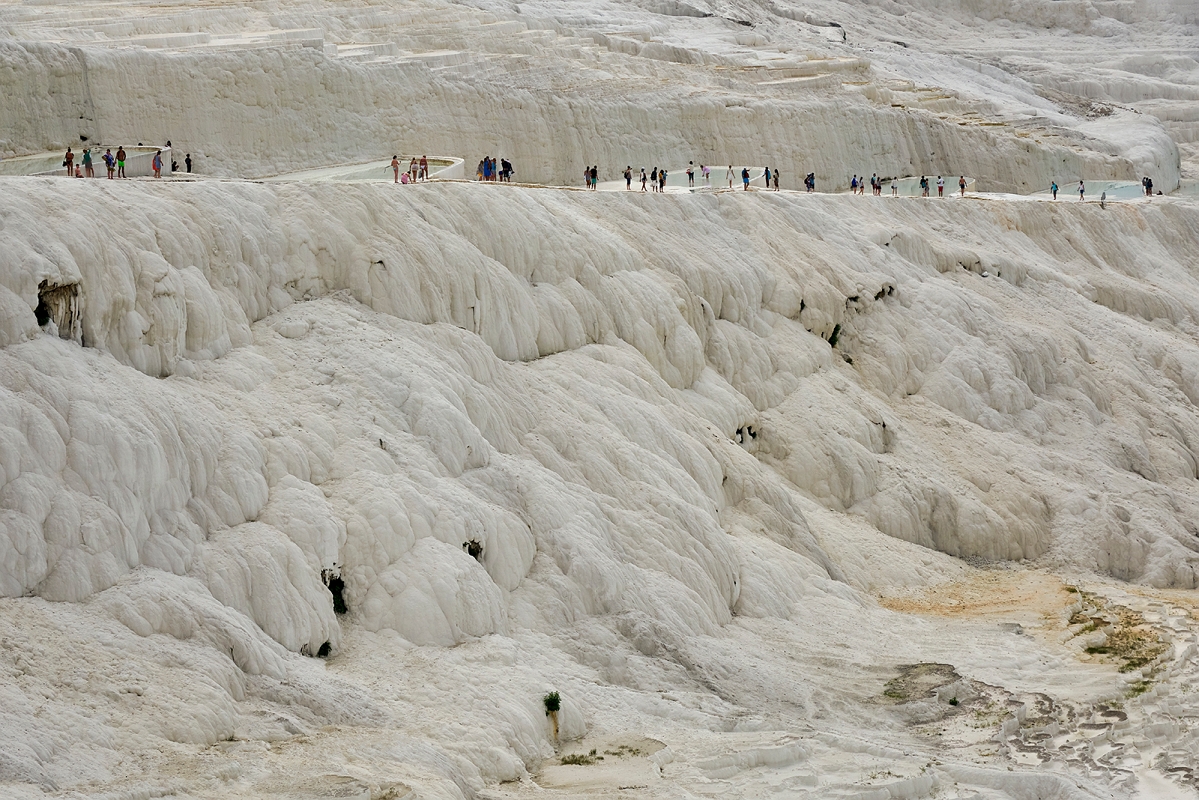 DSC_0322minD.jpg - Pamukkale - tureckie miasto położone w dolinie Curuksu, koło  Denizli, sławne z naciekow wod termalnych