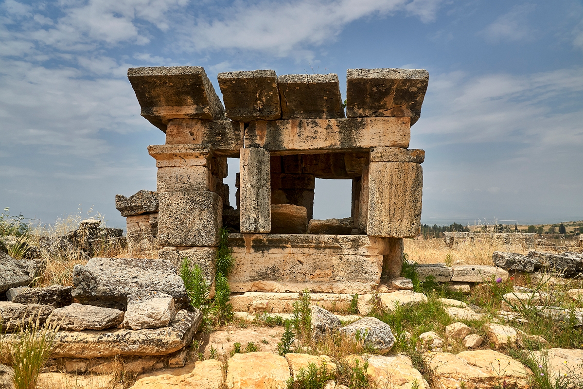 DSC_0545minD.jpg - Ruiny grobowca, starozytnego miasta Hierapolis, okolice Pamukkale