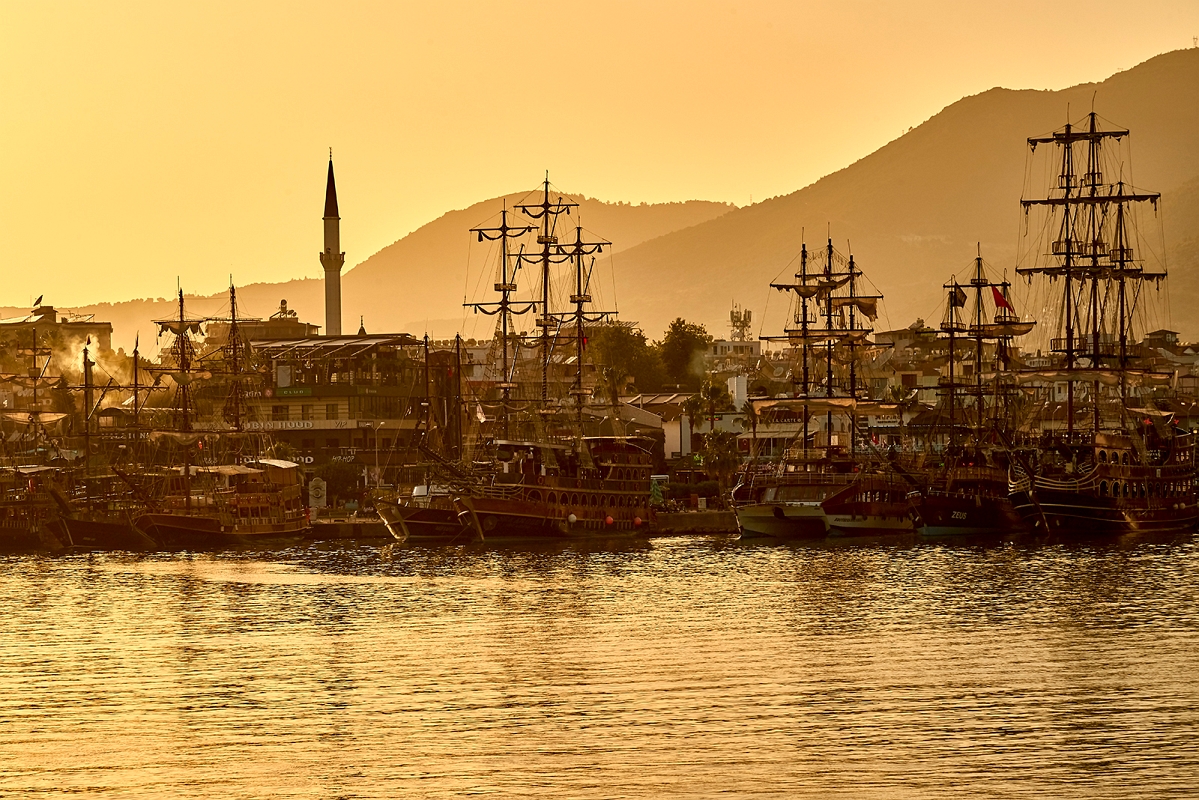 DSC_9808minD.jpg - Alanya , port