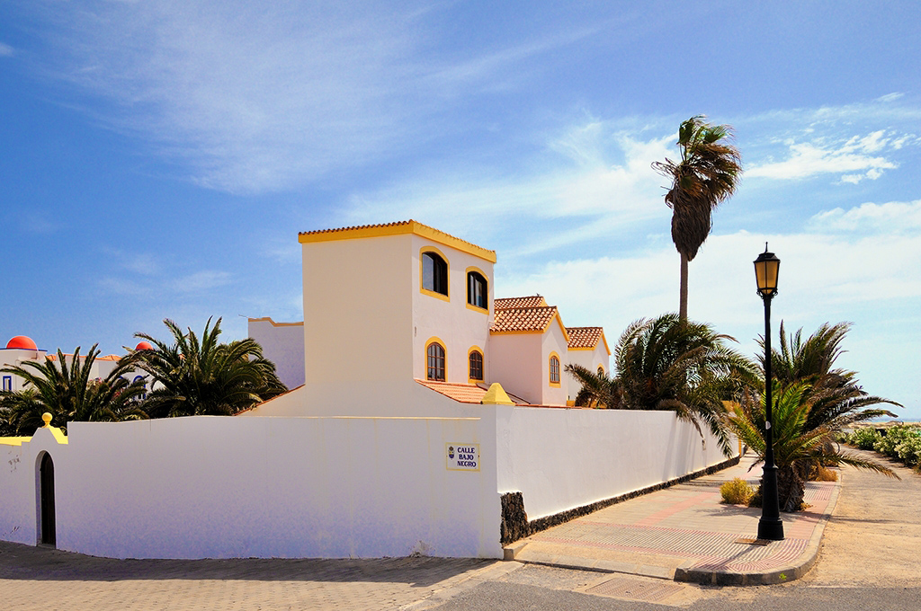 DSC_1514kmin.jpg - Fuerteventura , miejscowosc Corralejo - Calle Bajo Negro