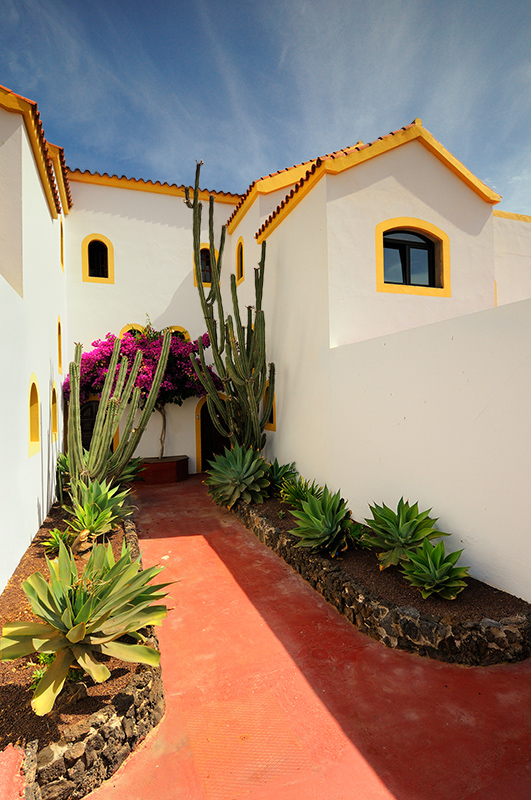 DSC_1532kmin.jpg - Fuerteventura , miejscowosc Corralejo - zaulek
