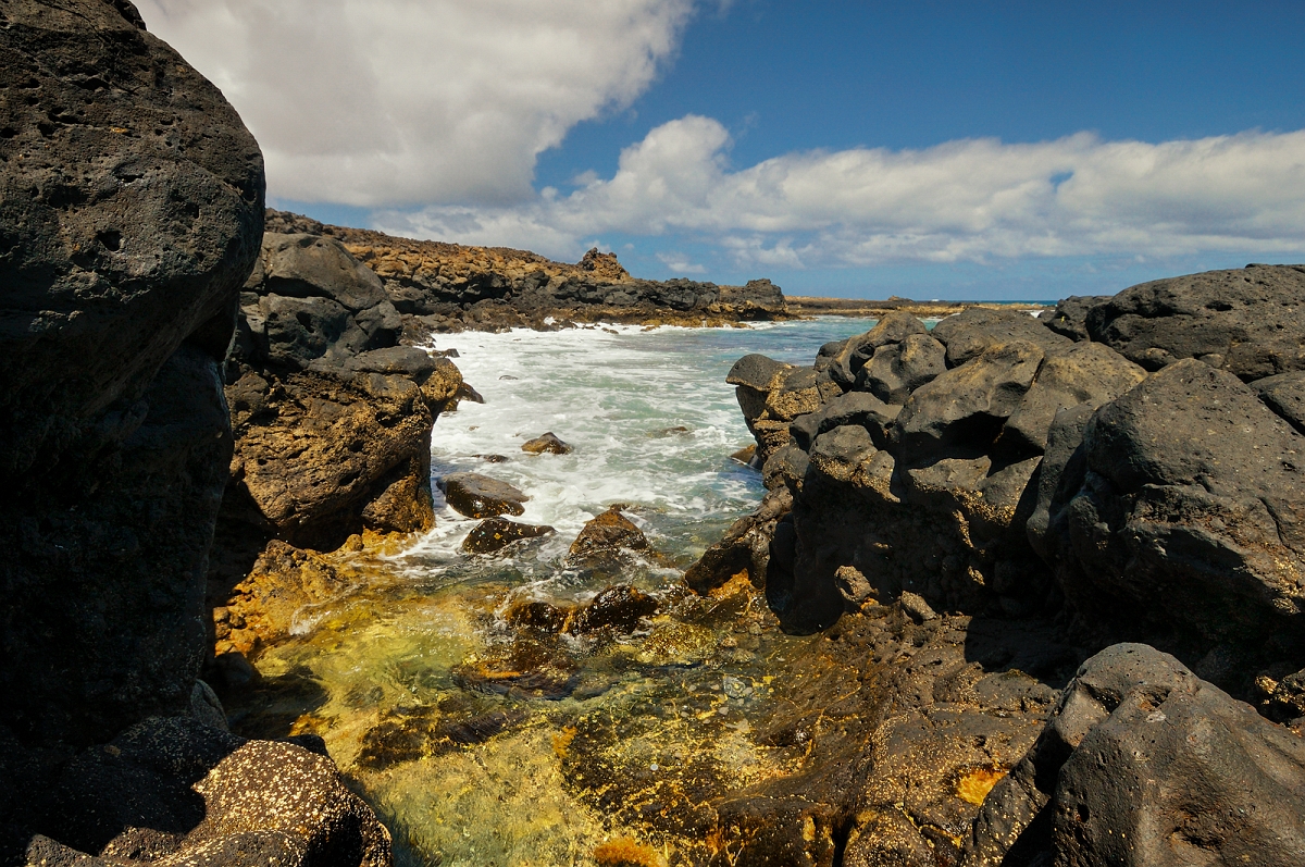 DSC_1887DrukMinD.jpg - Fuerteventura, druga strona wyspy z wulkanicznym wybrzezem od strony wyspy Lanzarote