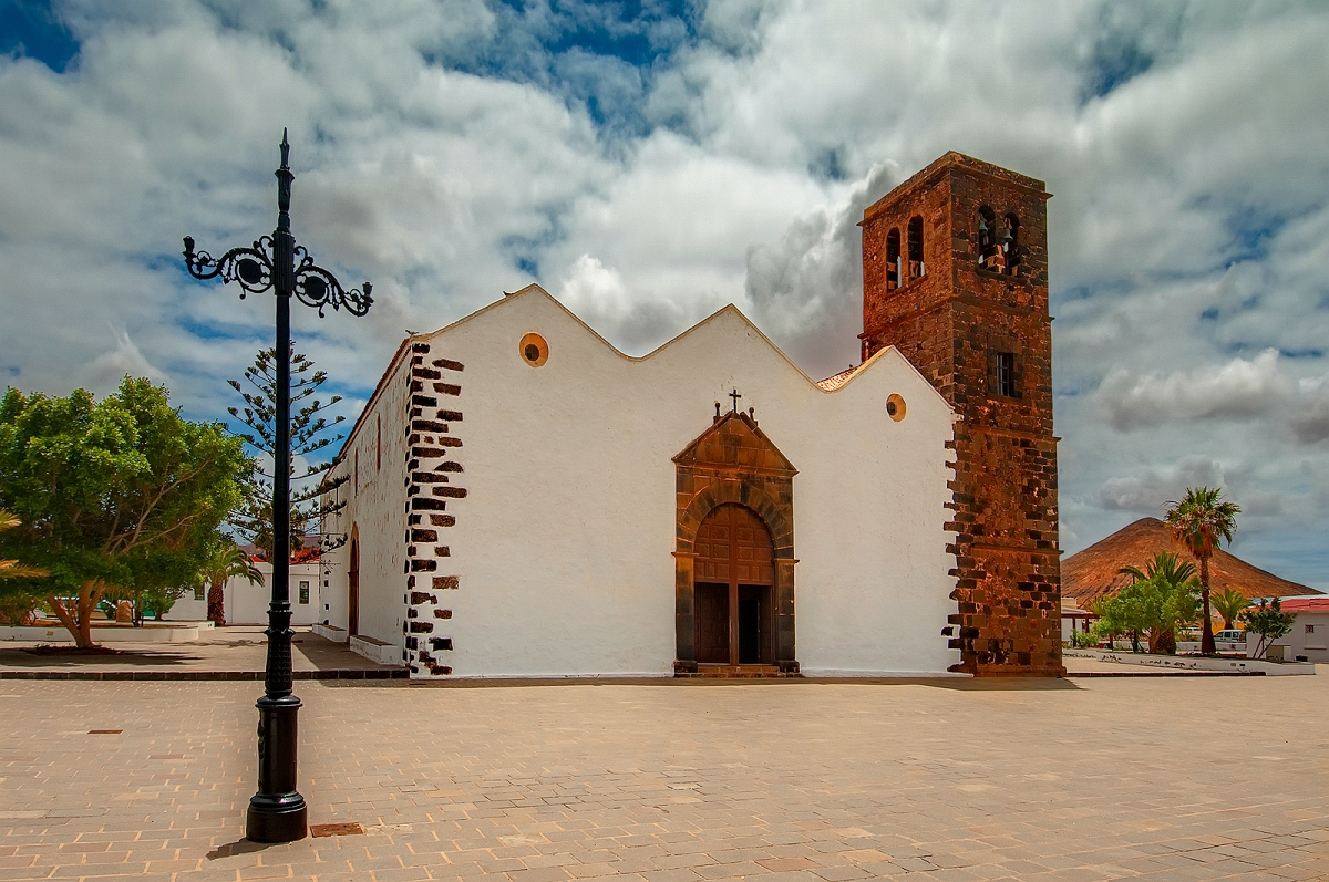 DSC_358AminD.jpg - * Kosciol "Iglesia Ntra.Sra. de La Candelaria" z XVIII w. w miejscowosci La Oliva *