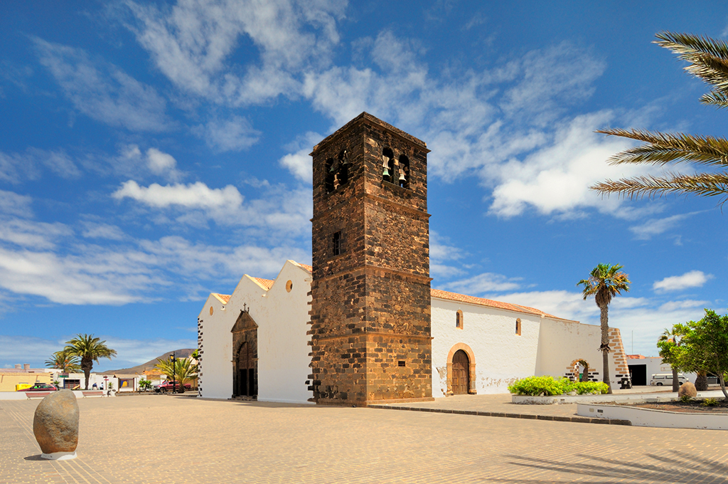 DSC_3605kMin.jpg - * Kosciol "Iglesia Ntra.Sra. de La Candelaria" z XVIII w. w miejscowosci La Oliva *