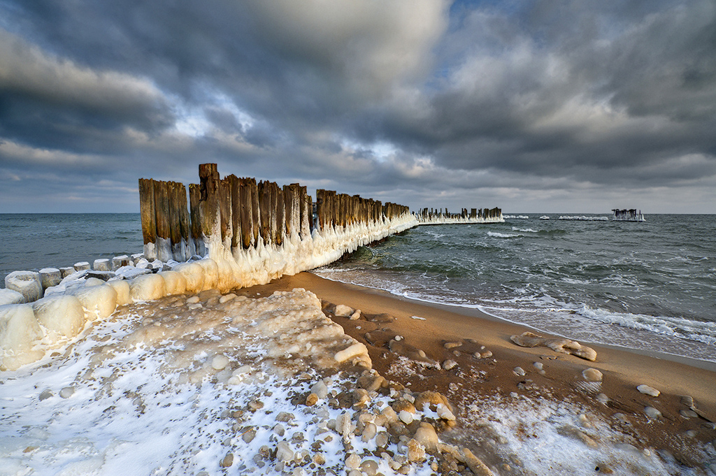 DSC_9206kwMIN.jpg - * Zimowy Baltyk * 22 04 2015 zdjecie uhonorowana tytułem zdjecia tygodnia ( wybor redakcji ) National Geographic Polska http://www.national-geographic.pl/foto/fotografia/zimowy-baltyk-998445?mode=award