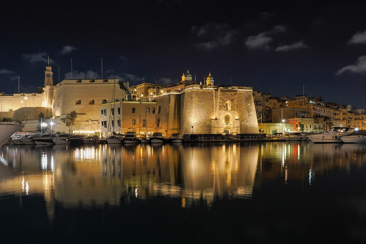 _7281572MinD.jpg - Walletta