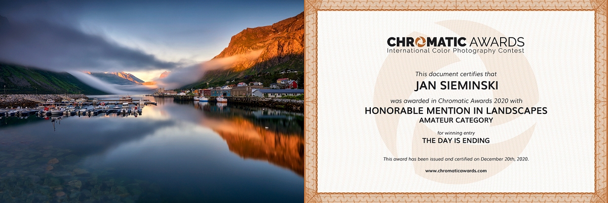 Chromatic Awards 2020.jpg - Grudzien 2020 fotografia "The Day Is Ending" Norwegia otrzymała wyroznienie w International Color Photography Contest CHROMATIC AWARDS 2020, oprocz tego Sierpien 2021 fotografia "Grille Fiord " Norwegia  w konkursie KOHINOOR DIGITAL CIRCUIT 2021, pod patronatem FIAP otrzymała wyroznienie ONLINE CERTIFICATE OF MERIT