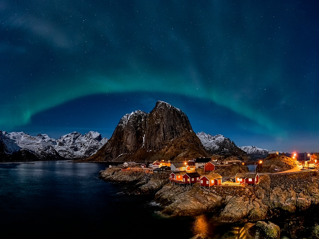 DSC_6969PanMinD.jpg - "Hamnoy z zorza". Norwegia -  02 03 2019  fotografia otrzymała tytuł "Zdjecie dnia " na portalu Alteliora.com https://www.ateliora.com/pl/image/323166