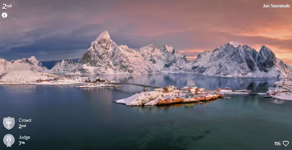 Seasonal European Towns and Cities IImiejsce.jpg - Styczen 2021 Norwegia fotografia "Winter Lofoten Island" zajeło II miejsce w konkursie Seasonal European Towns and Cities (in colour), na portalu Photocrowdhttps://www.photocrowd.com/.../seasonal.../crowd-results/